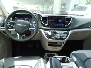 CHRYSLER PACIFICA TOURING L - 4