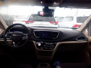 CHRYSLER VOYAGER LX - 4