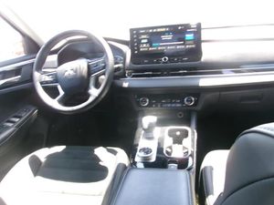 2025 Mitsubishi OUTLANDER SE — фото 4