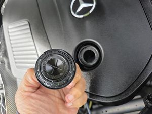 2025 Mercedes-BENZ C-CLASS — миниатюра 24