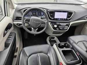 CHRYSLER PACIFICA TOURING L - 4