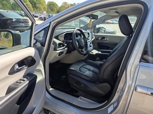 CHRYSLER PACIFICA TOURING L - 3