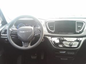 CHRYSLER PACIFICA TOURING - 4