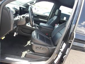 CHEVROLET SUBURBAN Z71 - 3