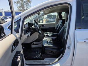 CHRYSLER PACIFICA TOURING L - 3