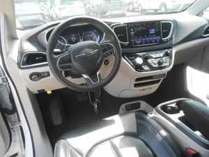 CHRYSLER PACIFICA TOURING L - 4