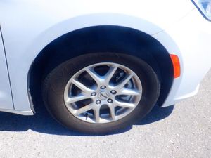 CHRYSLER PACIFICA TOURING L - 9