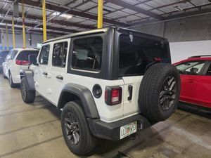 صورة مصغرة 16 لـ 2025 JEEP WRANGLER SAHARA