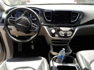 CHRYSLER PACIFICA TOURING L - 4