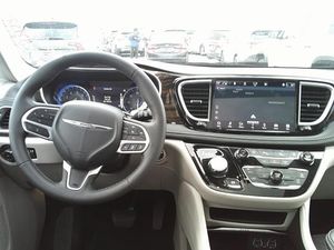 CHRYSLER PACIFICA LIMITED - 4