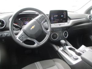2025 Chevrolet BLAZER LT photo 4