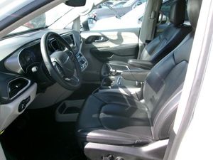 CHRYSLER PACIFICA TOURING L - 3