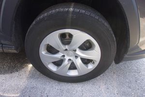 صورة 10 لـ 2025 Toyota RAV4 LE