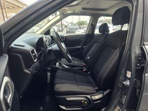2025 Hyundai VENUE SE 照片 3