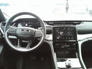 JEEP GRAND CHEROKEE ALTITUDE - 4