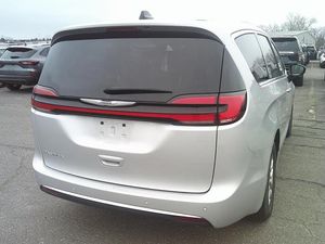 CHRYSLER PACIFICA TOURING L - 2
