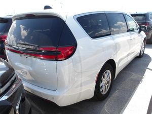 CHRYSLER PACIFICA TOURING L - 2