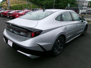 2025 Hyundai SONATA SEL — фото 2