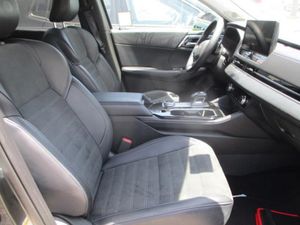 2025 Mitsubishi OUTLANDER SE photo 3