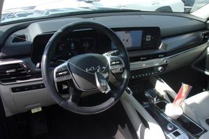 2025 KIA TELLURIDE S photo 4
