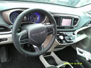 CHRYSLER VOYAGER LX - 8