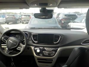 CHRYSLER PACIFICA TOURING L - 4