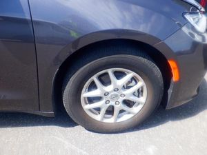 CHRYSLER PACIFICA TOURING L - 8