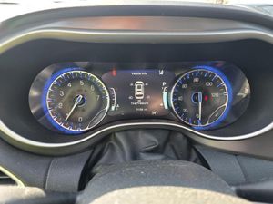 CHRYSLER PACIFICA TOURING L - 5