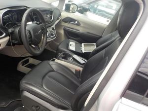 CHRYSLER PACIFICA TOURING L - 3