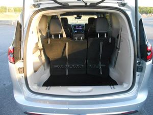 CHRYSLER PACIFICA TOURING L - 6