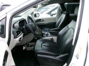 CHRYSLER PACIFICA TOURING L - 3