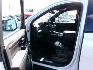 CHEVROLET SUBURBAN Z71 - 3