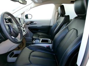 CHRYSLER PACIFICA TOURING L - 3