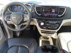 CHRYSLER PACIFICA TOURING L - 4