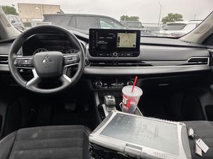 MITSUBISHI OUTLANDER SE - 4