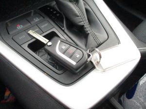 2025 Toyota RAV4 LE 缩略图 18