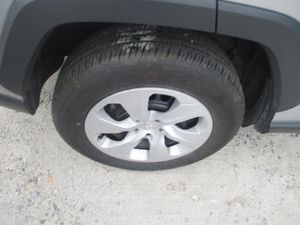 صورة 8 لـ 2025 Toyota RAV4 LE