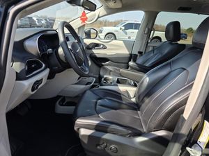 CHRYSLER PACIFICA TOURING L - 3