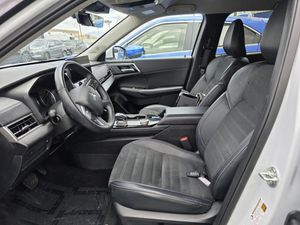2025 Mitsubishi OUTLANDER 照片 3