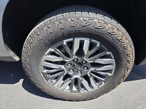 CHEVROLET SUBURBAN Z71 - 8