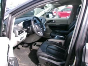 CHRYSLER PACIFICA TOURING L - 3