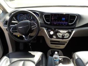 CHRYSLER PACIFICA TOURING L - 4