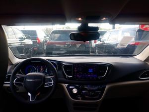 CHRYSLER PACIFICA TOURING L - 4