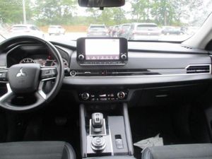 صورة 4 لـ 2024 Mitsubishi OUTLANDER SE BLACK EDITION