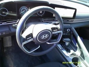 HYUNDAI ELANTRA SE - 8