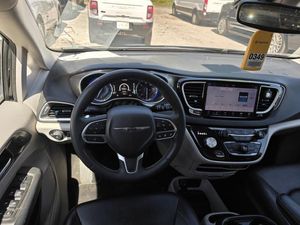 CHRYSLER PACIFICA TOURING L - 4