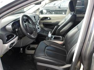 CHRYSLER PACIFICA TOURING L - 3