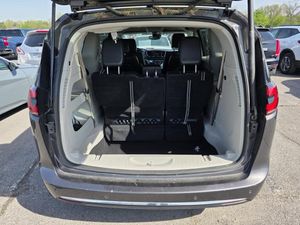 CHRYSLER PACIFICA TOURING L - 6