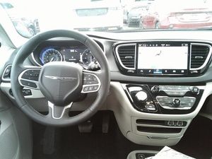 CHRYSLER PACIFICA TOURING L - 4