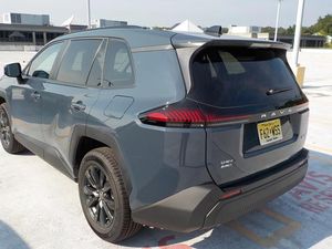 صورة مصغرة 12 لـ 2026 Toyota RAV4 XLE